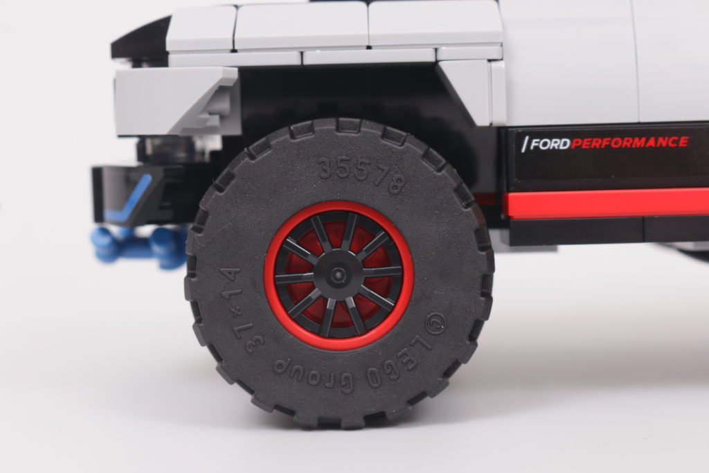 LEGO Speed Champions 76905 Ford GT Heritage Edition and Bronco R review 30