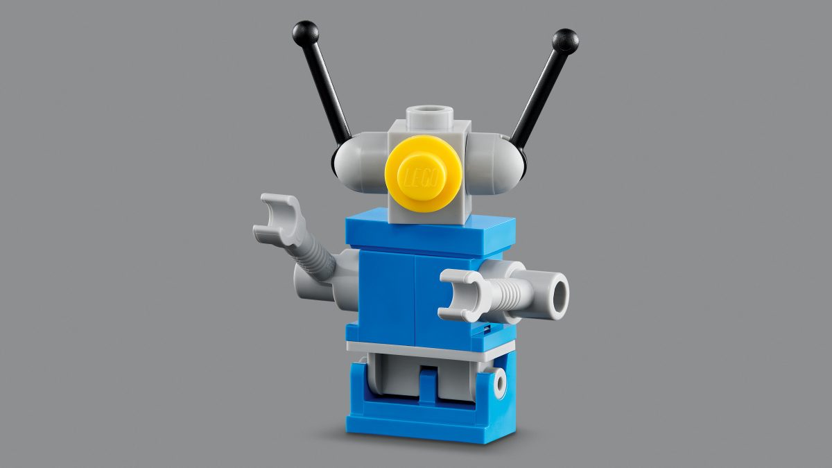 LEGO 40921 Up Scaled Blue Astronaut Minifigure 21 1200x675