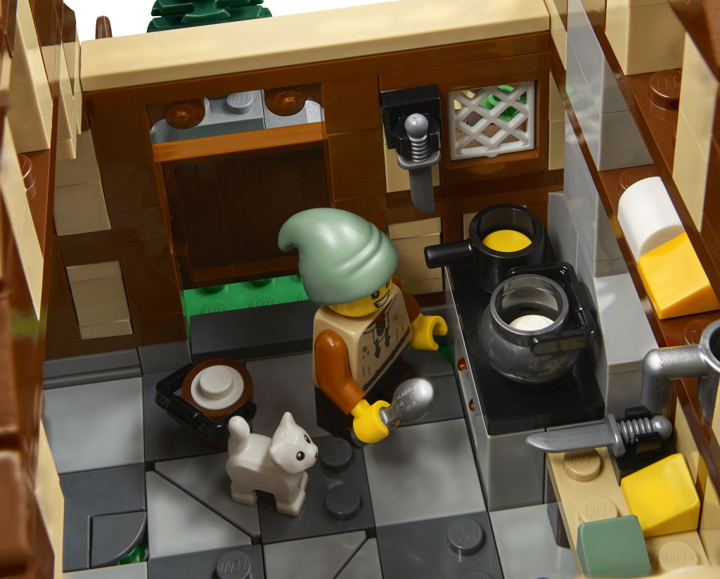 LEGO Icons 10332 medieval town square kitchen 1024x823
