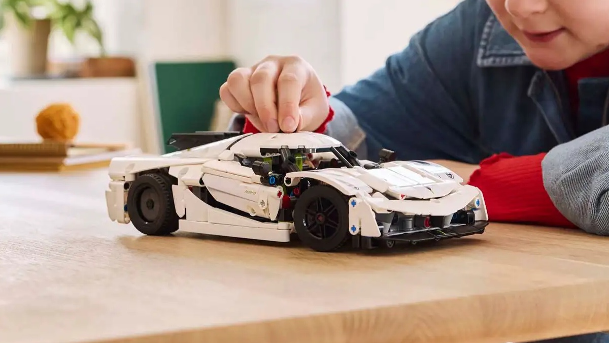 LEGO Technic 42184 Koenigsegg Jesko Absolut White Hypercar officially revealed