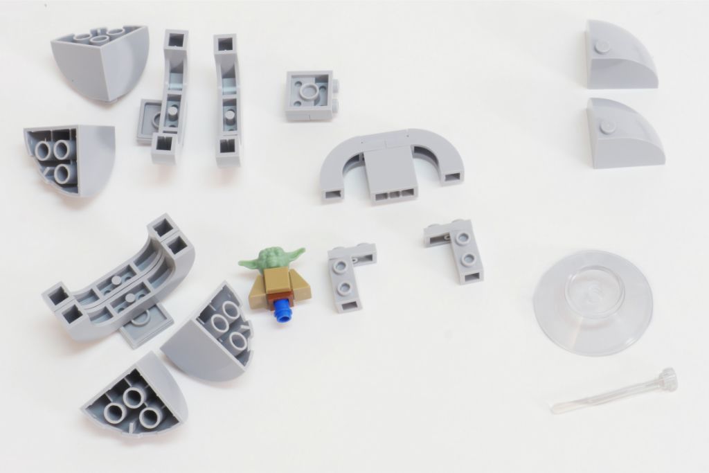 LEGO Star Wars Baby Yoda build 4