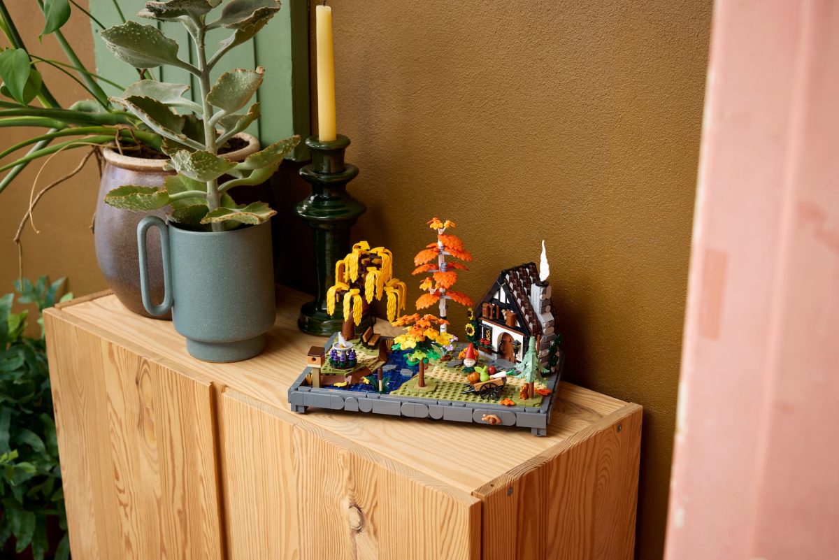 LEGO Icons 11372 Autumn Cottage Garden 11 1200x801