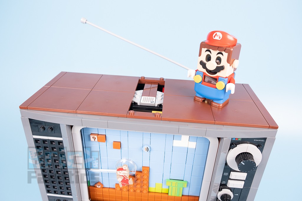LEGO 71374 Nintendo Entertainment System 12