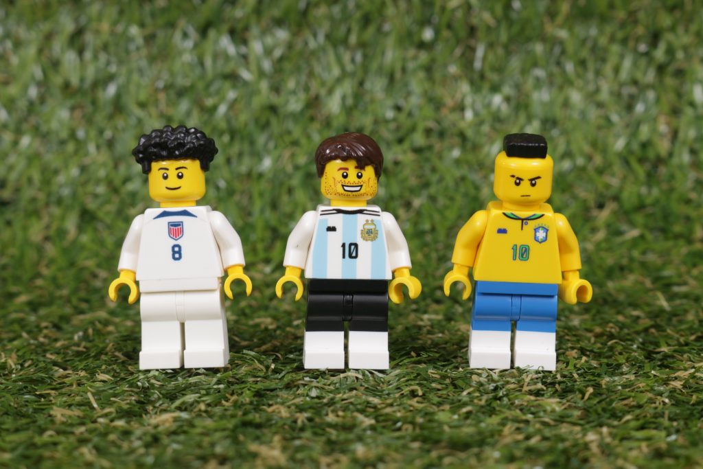 LEGO Football minifigures FIFA World Cup 2022 Qatar Brazil Argentina USA Messi Neymar McKennie FireStar Toys review 2 1024x683