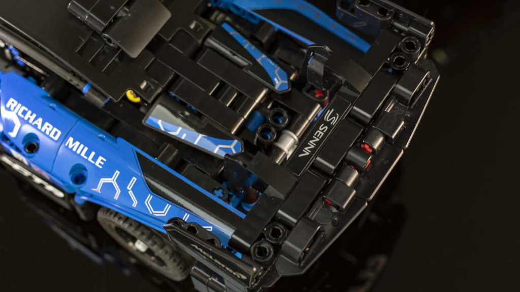 rear spoiler top down