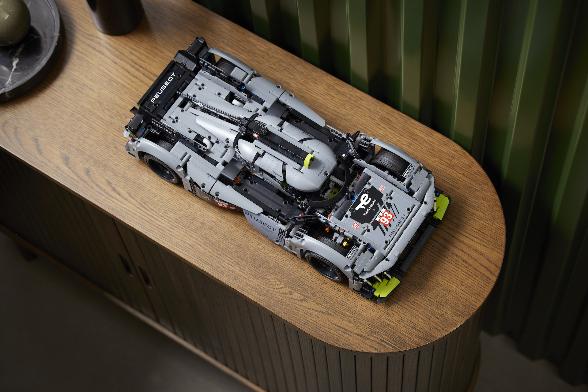 LEGO Technic 42156 Peugeot 9X8 24H Le Mans Hybrid Hypercar 08