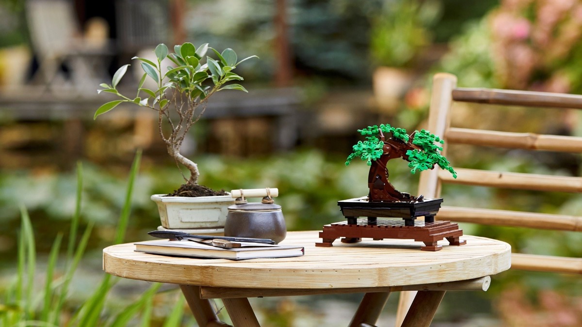 Prepare LEGO 10281 Bonsai Tree for spooky season