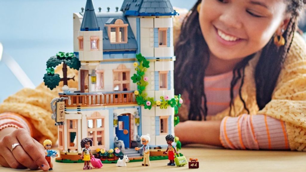LEGO Friends 42638 Castle Bed and Breakfast featured 1024x576