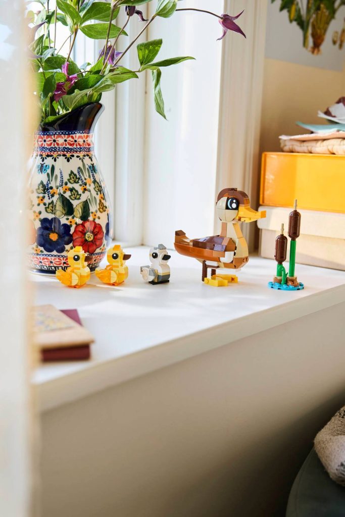 lego 40885 duck family lifestyle 3 683x1024