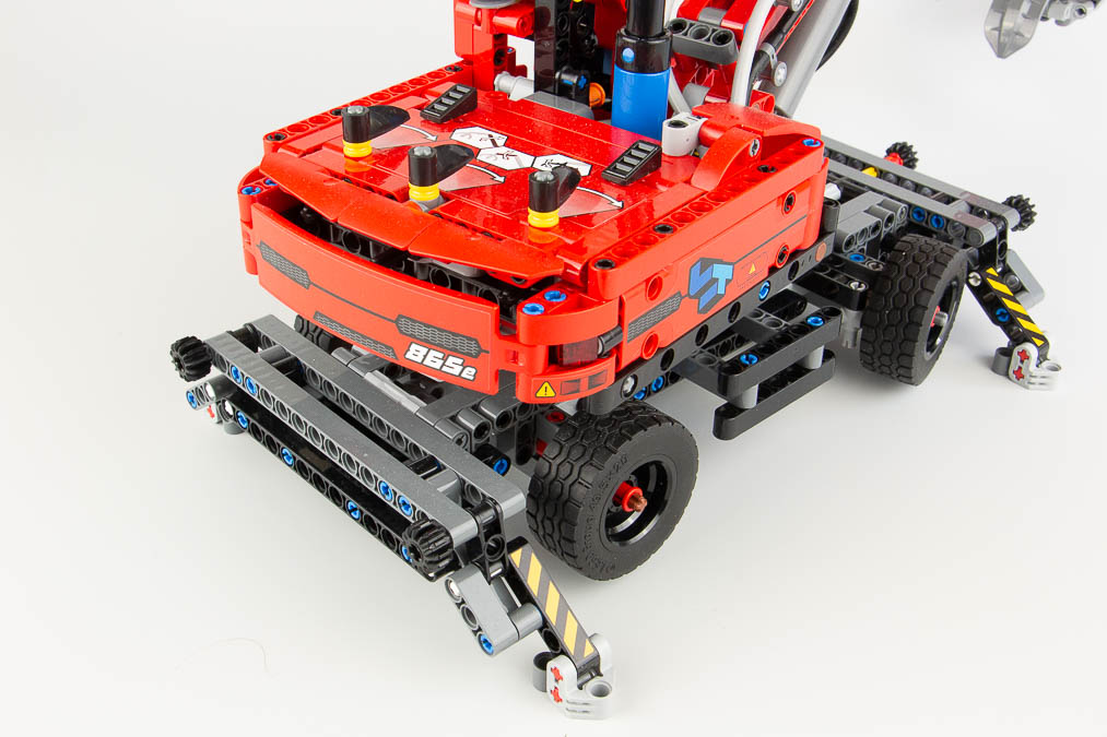42144 Technic Material Handler 10