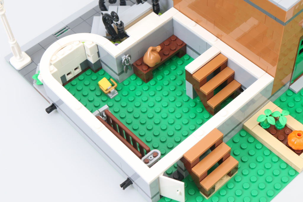 LEGO Creator Expert 10270 Bookshop review 14