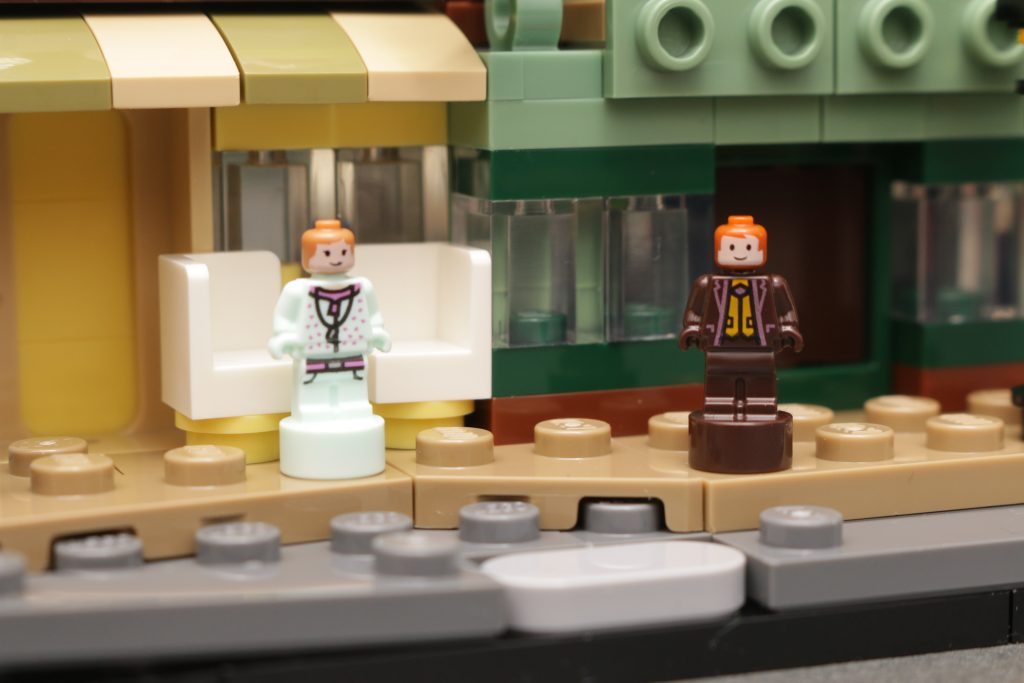 LEGO Harry Potter 76444 Diagon Alley Wizarding Shops review 77 1024x683