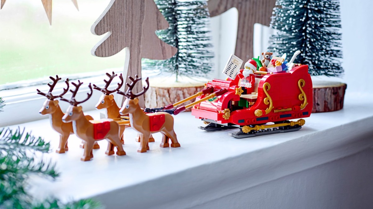 LEGO Seasonal 40499 Santa’s Sleigh back in stock at LEGO.com