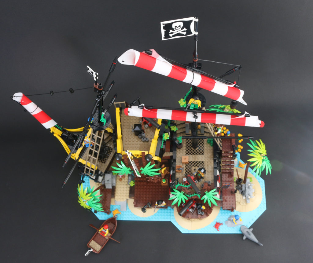 LEGO Ideas 21322 Pirates of Barracuda Bay review 1v